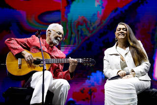 Gilberto Gil faz a última apresentação da turnê Tempo rei na capital paulista