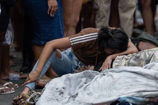 Vídeo porno branquinha safada sentando no cacete com vontade - OPERAÇÃO POLICIAL RJ