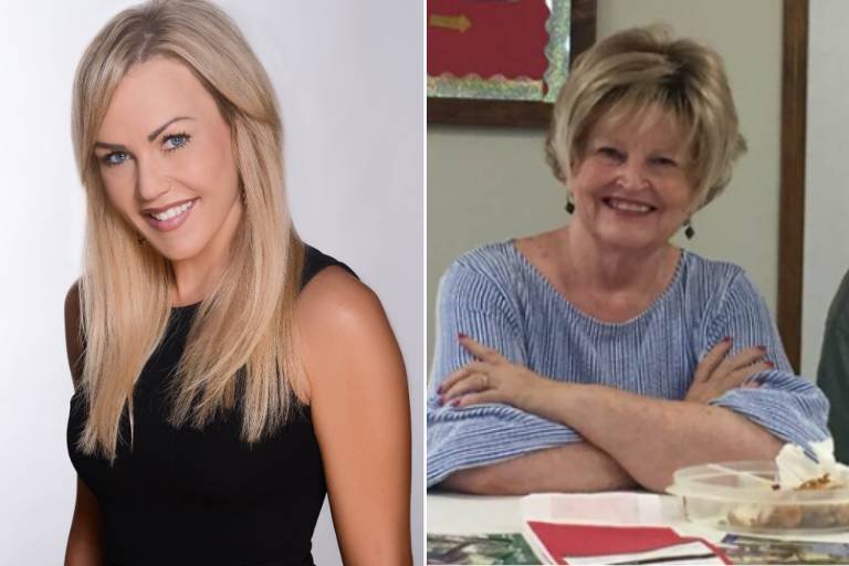 14 win bet - À esquerda, mulher jovem de cabelos loiros lisos e longos, vestindo blusa preta sem mangas, posando com leve sorriso em fundo branco. À direita, mulher mais velha com cabelo curto loiro, usando blusa azul clara listrada, sentada com braços cruzados sobre mesa com papéis e recipiente transparente, sorrindo em ambiente interno.