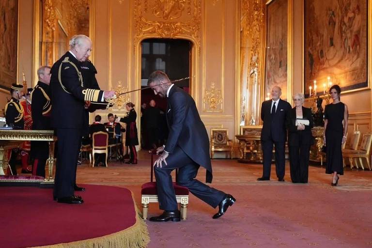 Porno peituda dando o cuzinho gostoso